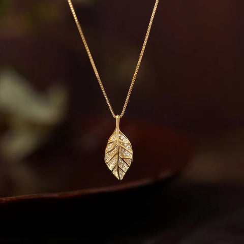 Viral Leaf Pendant Necklace Gift for Women (TRENDING NOW 🔥)